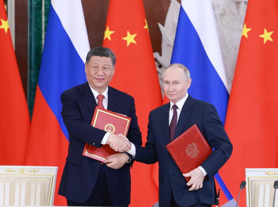 习近平同普京出席签字和合作文本交换仪式