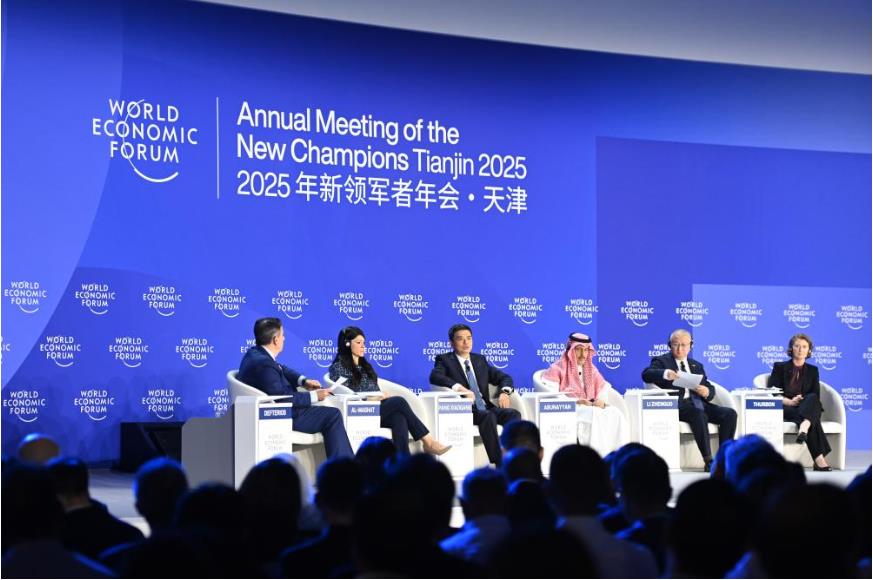 新能源转型、新产业升级、新技术革命——2025夏季达沃斯论坛热点扫描