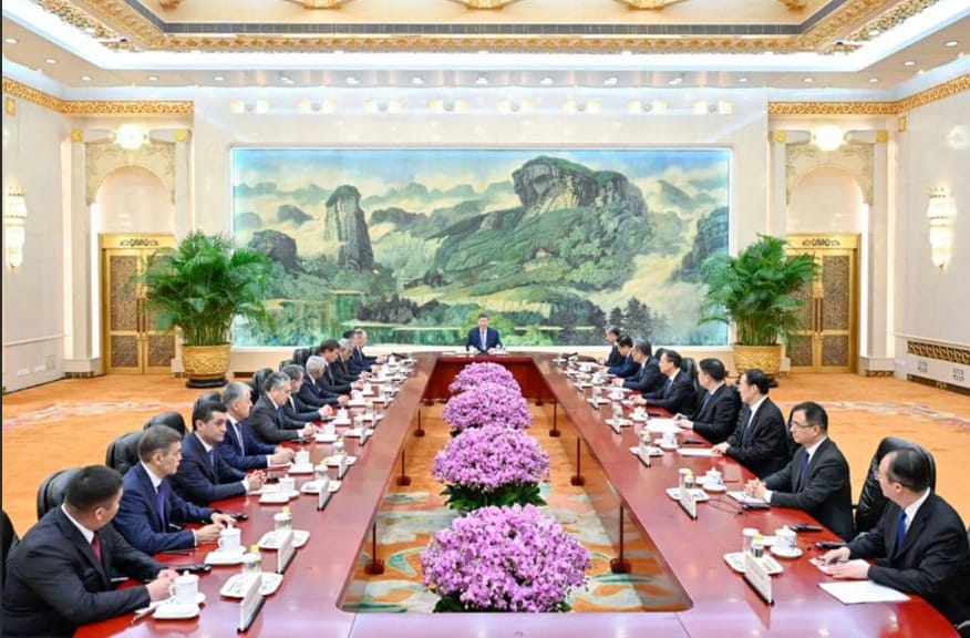 习近平集体会见上海合作组织成员国外长理事会会议外方代表团团长
