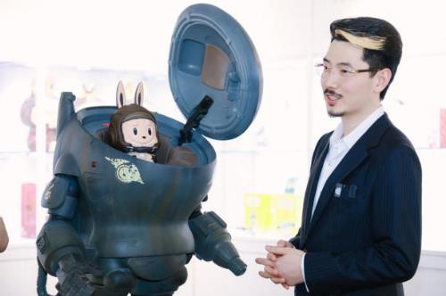 一战封神！全球第一策略开创者岳彬：以颠覆性创新擒获 30 倍超级牛股泡泡玛特，用资本暖流反哺公益！