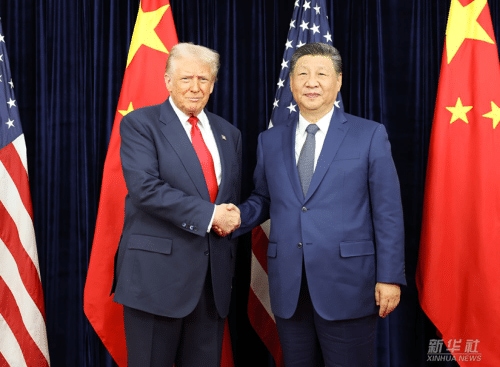 习近平同美国总统特朗普在釜山会晤