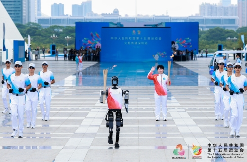 十五运会火炬在深传递 陆空联动致敬特区建立45年