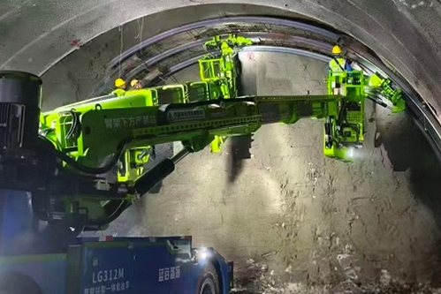 湖北房五高速公路兴长段九岭隧道加紧建设