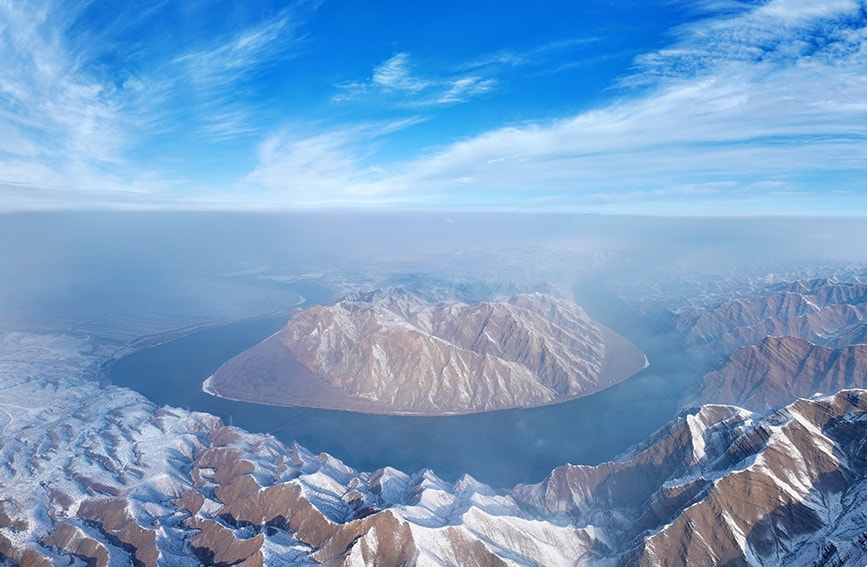 雪落黄河景如画