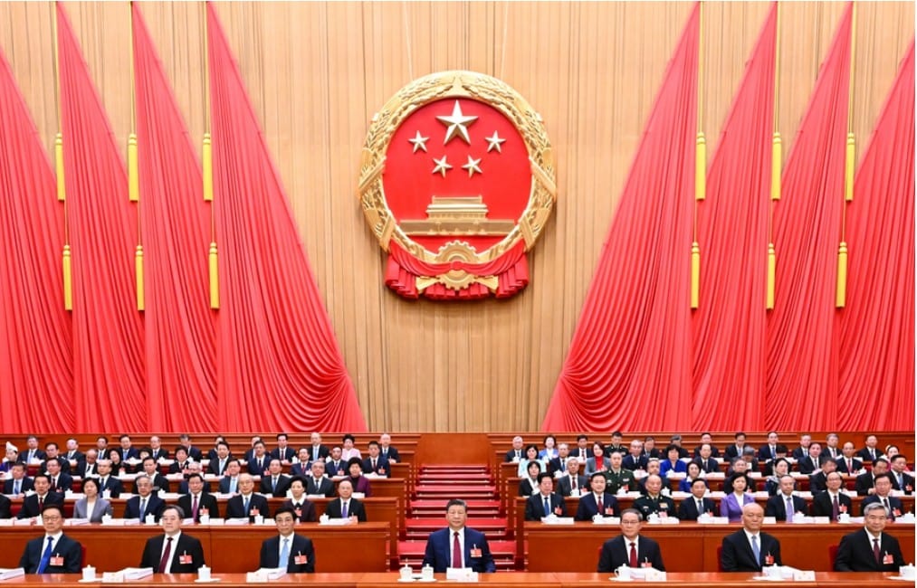 十四届全国人大四次会议在京开幕 习近平等在主席台就座