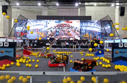 中外青少年在沪比拼机器人技能