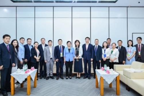 海南省谢京副省长会见药易购董事长，共话医疗健康产业合作新机遇