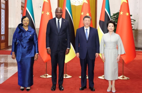 习近平同莫桑比克总统查波会谈