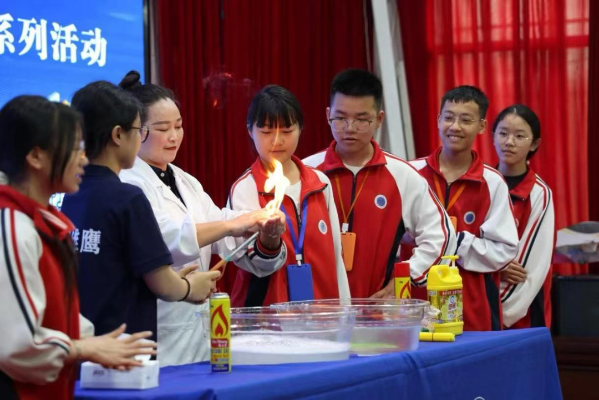 2026年贵州省科学家精神进校园活动拉开序幕