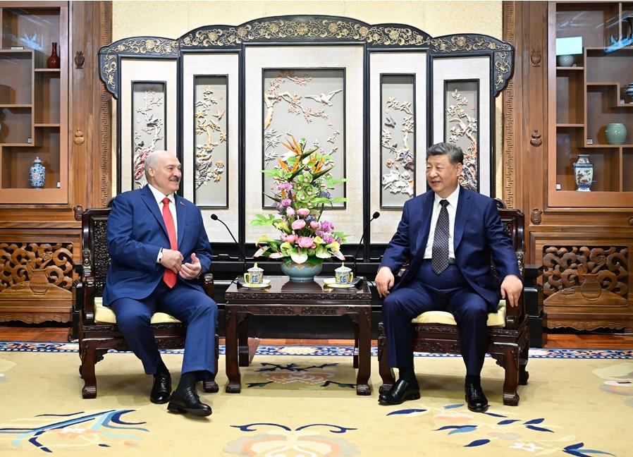 习近平会见白俄罗斯总统卢卡申科