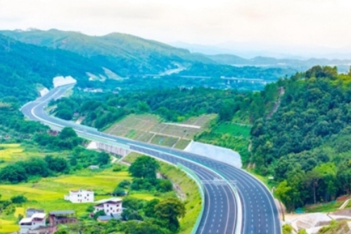 双向八车道！汕梅高速改扩建工程程江至畲江先行段正式具备八车道通行条件